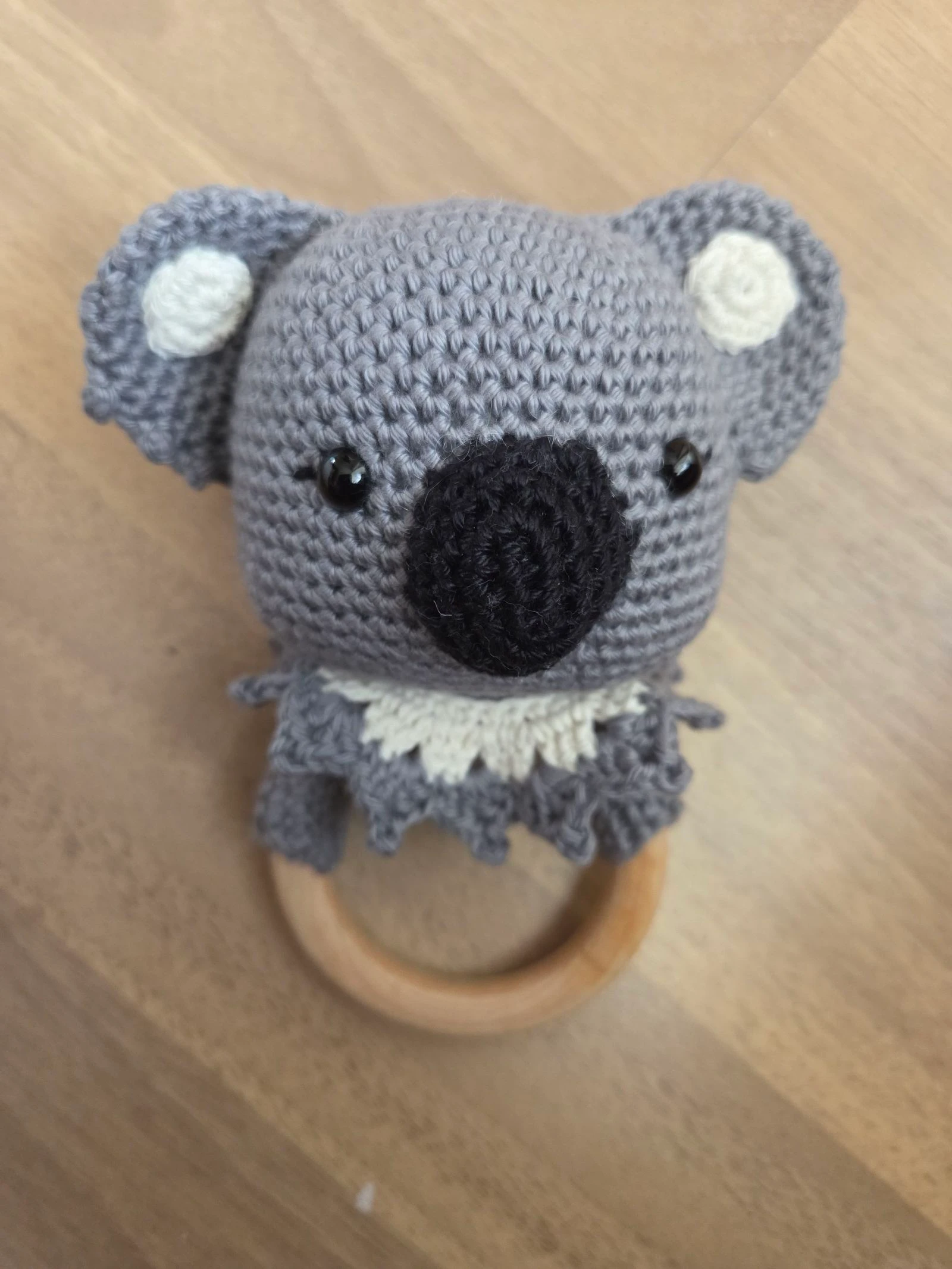 Zelfgehaakte bijtring koala